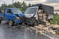 Pickup hits egg-laden van, driver killed in Chandpur